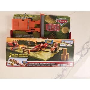 Disney Pixar Cars Frank Escape & Stunt Playset Lightning McQueen Tractor Set